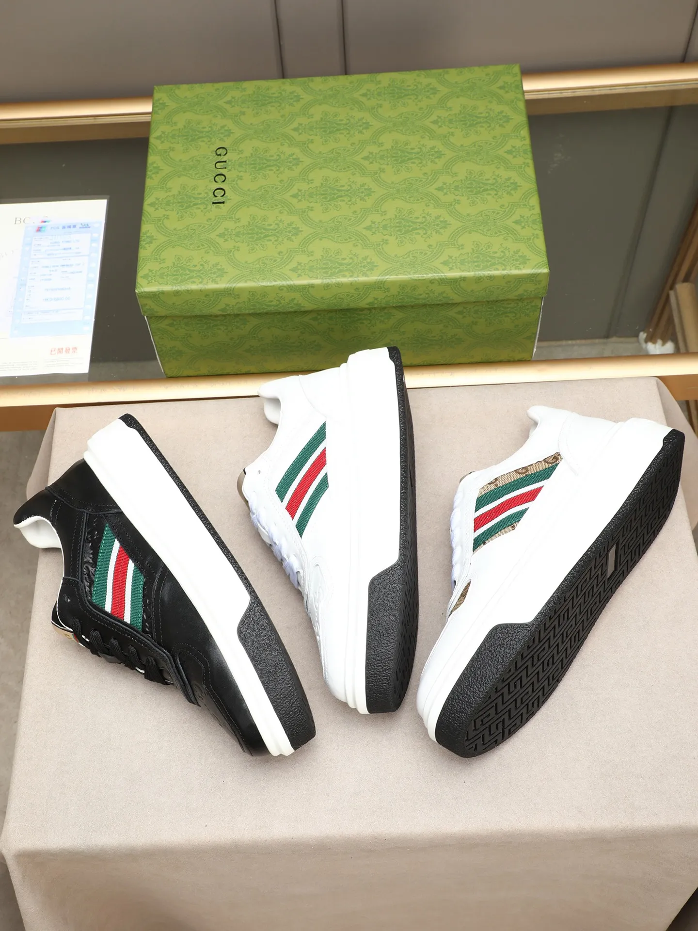Men's shoes 💰480 New men's shoes GUCCI Fashion trend Made of first-layer calfskin ➕ washed sheep lining! The foot feels super comfortable and the workmanship is impeccable. Foam ultra-light outsole, size: 38-44 (45 customized) 3 colors to choose from!